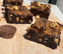 Load image into Gallery viewer, Billionaire Brownies
